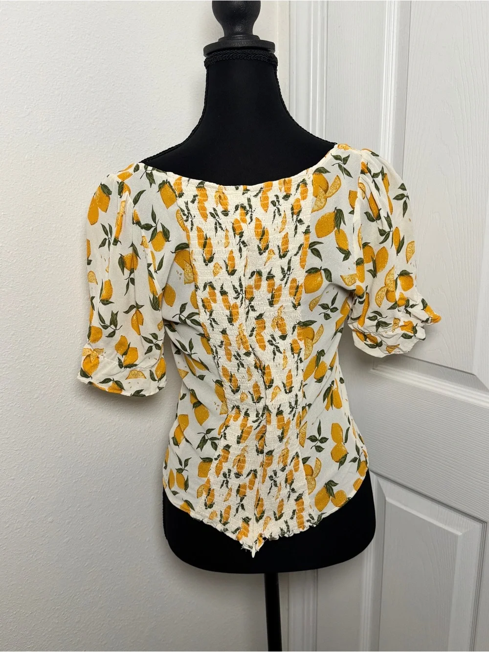 Reformation Delevan Top Size 10 Ivory Lemon Print Sweetheart Puff Sleeve Smocked